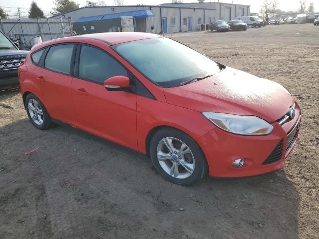 1FAHP3K25CL399074 - 2012 FORD FOCUS SE RED photo 4