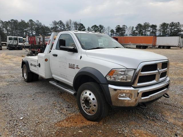 3C7WRMBLXJG285028 - 2018 RAM 5500 WHITE photo 4