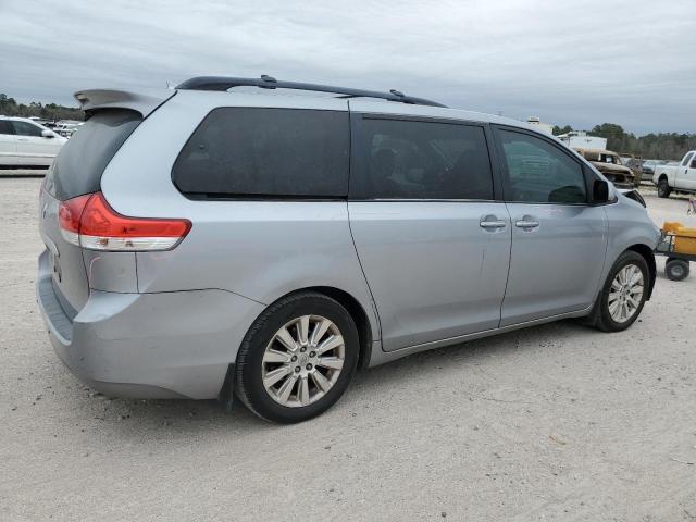 5TDYK3DC6BS158927 - 2011 TOYOTA SIENNA XLE GRAY photo 3