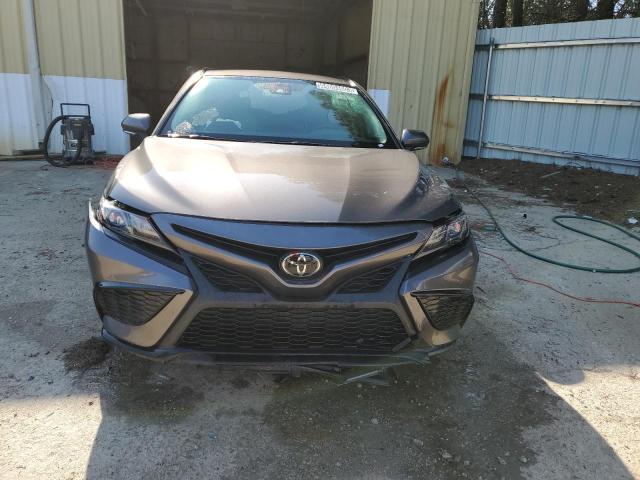 4T1G11AK4PU724080 - 2023 TOYOTA CAMRY SE NIGHT SHADE CHARCOAL photo 5