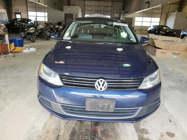 3VWD17AJ4EM390374 - 2014 VOLKSWAGEN JETTA SE BLUE photo 5