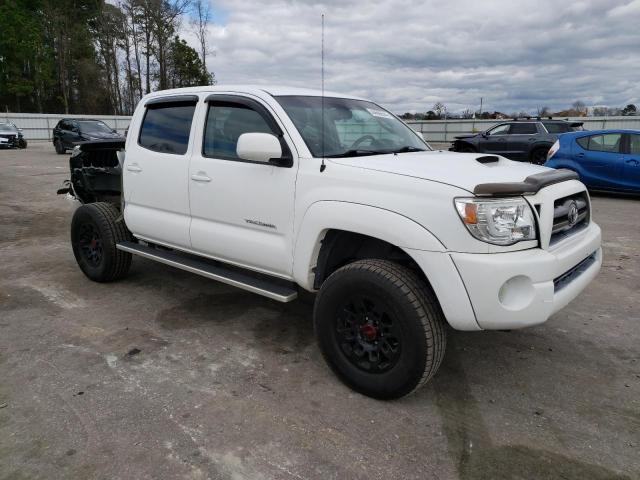 5TELU4EN5AZ692951 - 2010 TOYOTA TACOMA DOUBLE CAB WHITE photo 4