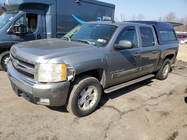 2GCEK13MX71690987 - 2007 CHEVROLET SILVERADO K1500 CREW CAB SILVER photo 1