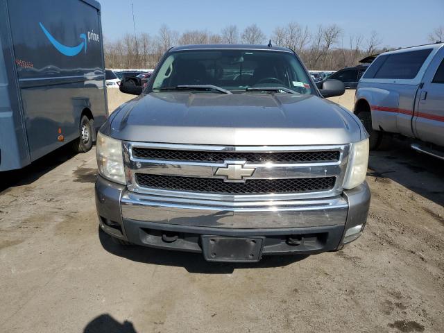 2GCEK13MX71690987 - 2007 CHEVROLET SILVERADO K1500 CREW CAB SILVER photo 5