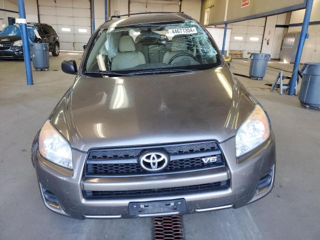 2T3BK4DV6AW036059 - 2010 TOYOTA RAV4 GRAY photo 5