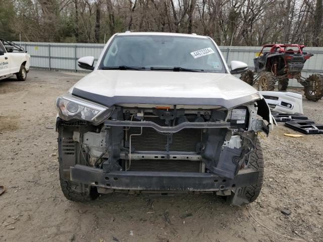 JTEBU5JR8H5470228 - 2017 TOYOTA 4RUNNER SR5/SR5 PREMIUM 白色 照片 5