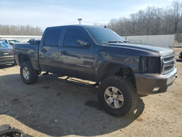 3GCPCSE0XBG132532 - 2011 CHEVROLET SILVERADO C1500 LT GRAY photo 4