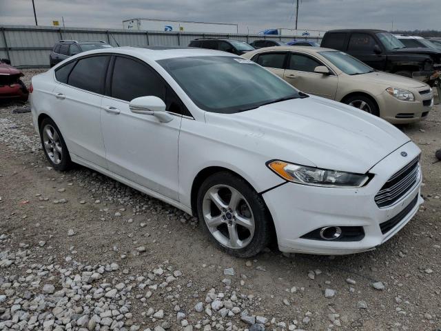 3FA6P0HD2GR388281 - 2016 FORD FUSION SE WHITE photo 4