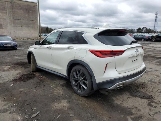 3PCAJ5M3XKF104275 - 2019 INFINITI QX50 ESSENTIAL WHITE photo 2