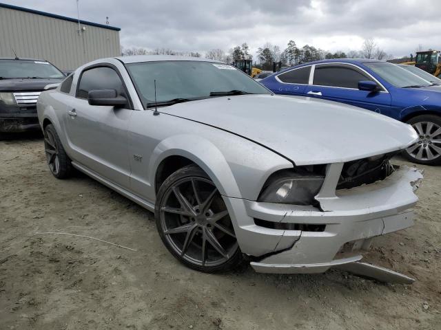 1ZVHT82H155127276 - 2005 FORD MUSTANG GT SILVER photo 4