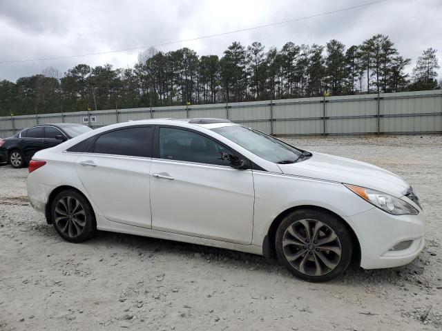 5NPEC4AB6DH768174 - 2013 HYUNDAI SONATA SE WHITE photo 4