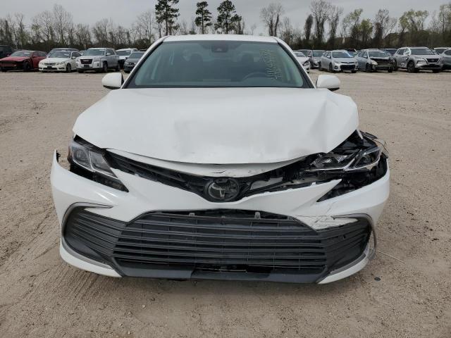 4T1C11AK0PU771797 - 2023 TOYOTA CAMRY LE WHITE photo 5