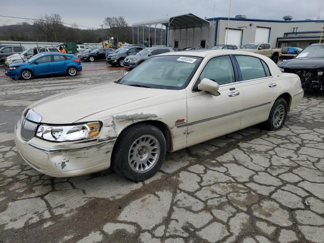 1LNHM83W11Y626418 - 2001 LINCOLN TOWN CARTIER CREAM photo 1