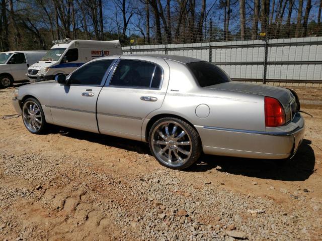 1LNHM81WX4Y622066 - 2004 LINCOLN TOWN CAR EXECUTIVE SILVER photo 2