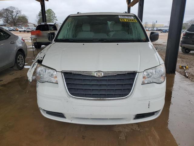 2A8HR44H58R803669 - 2008 CHRYSLER TOWN & COU LX WHITE photo 5