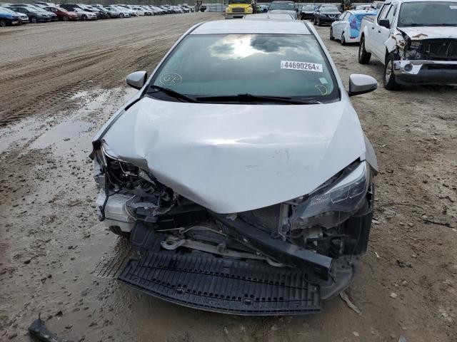 5YFBURHE2HP653965 - 2017 TOYOTA COROLLA L SILVER photo 5