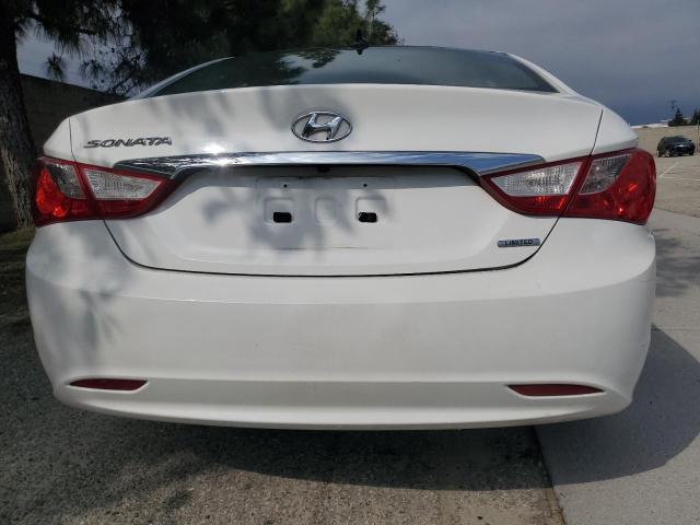 5NPEC4AC5DH585891 - 2013 HYUNDAI SONATA SE WHITE photo 6