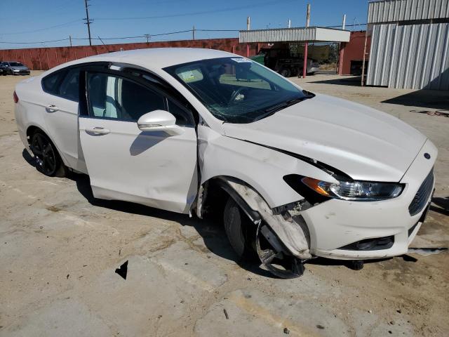 3FA6P0H75GR106581 - 2016 FORD FUSION SE WHITE photo 4