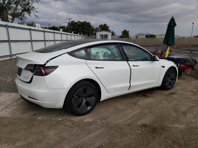 5YJ3E1EBXNF363493 - 2022 TESLA MODEL 3 WHITE photo 3