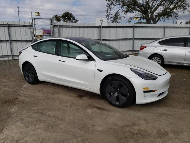 5YJ3E1EBXNF363493 - 2022 TESLA MODEL 3 WHITE photo 4