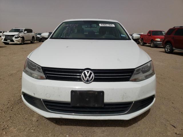 3VWD07AJ4EM437812 - 2014 VOLKSWAGEN JETTA SE WHITE photo 5