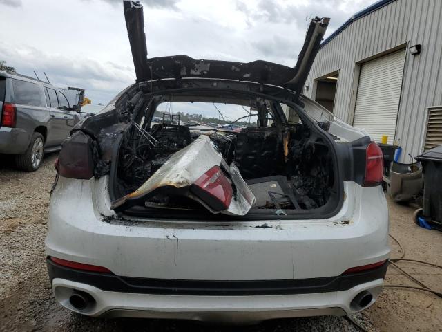 5UXKU0C3XH0G69022 - 2017 BMW X6 SDRIVE35I WHITE photo 6