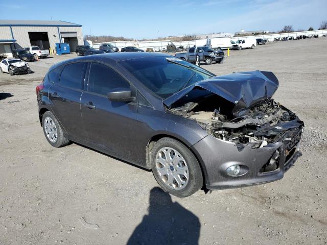 1FAHP3K2XCL308204 - 2012 FORD FOCUS SE CHARCOAL photo 4