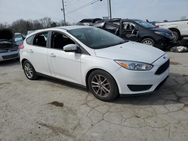 1FADP3K25HL286621 - 2017 FORD FOCUS SE WHITE photo 4