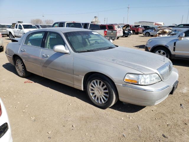 1LNHM81W13Y685054 - 2003 LINCOLN TOWN CAR EXECUTIVE SILVER photo 4