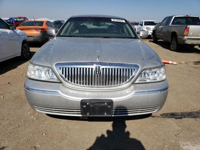 1LNHM81W13Y685054 - 2003 LINCOLN TOWN CAR EXECUTIVE SILVER photo 5