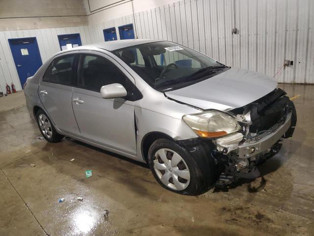 JTDBT923671063328 - 2007 TOYOTA YARIS SILVER photo 4