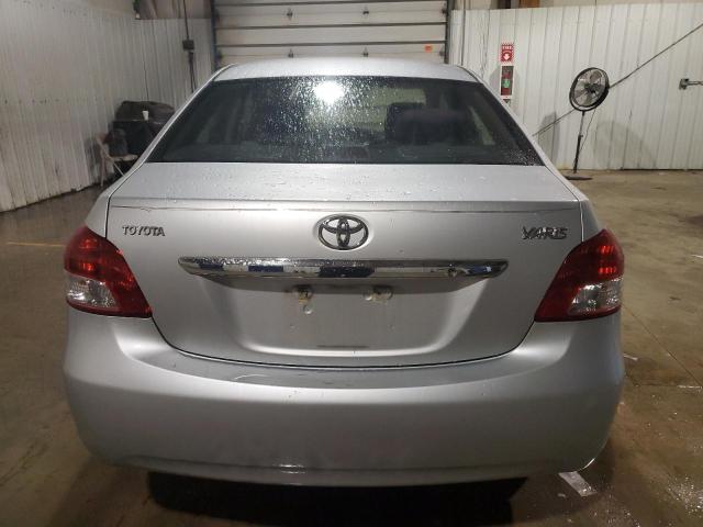 JTDBT923671063328 - 2007 TOYOTA YARIS SILVER photo 6