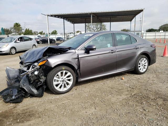 4T1C11AK3NU629795 - 2022 TOYOTA CAMRY LE GRAY photo 1