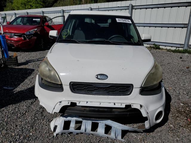 KNDJT2A58D7510904 - 2013 KIA SOUL WHITE photo 5