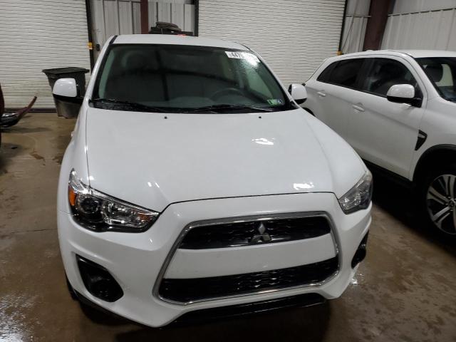 4A4AP3AUXFE022563 - 2015 MITSUBISHI OUTLANDER ES WHITE photo 5