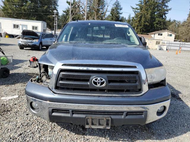 5TFUY5F19AX156263 - 2010 TOYOTA TUNDRA DOUBLE CAB SR5 CHARCOAL photo 5