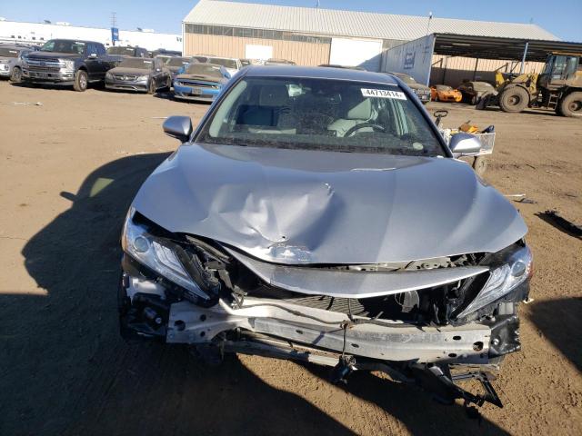 4T1F11BK8PU078181 - 2023 TOYOTA CAMRY XLE SILVER photo 5