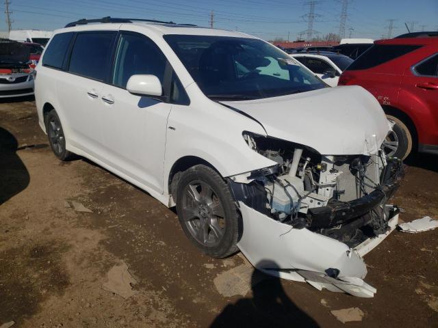 5TDEZ3DCXKS213121 - 2019 TOYOTA SIENNA SE WHITE photo 4