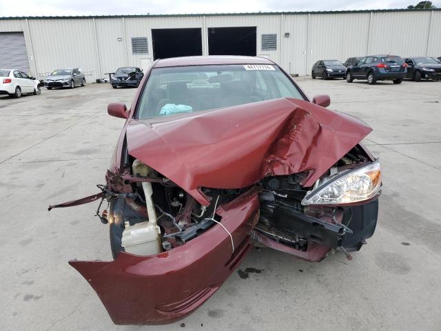 4T1BE32K22U063070 - 2002 TOYOTA CAMRY LE RED photo 5