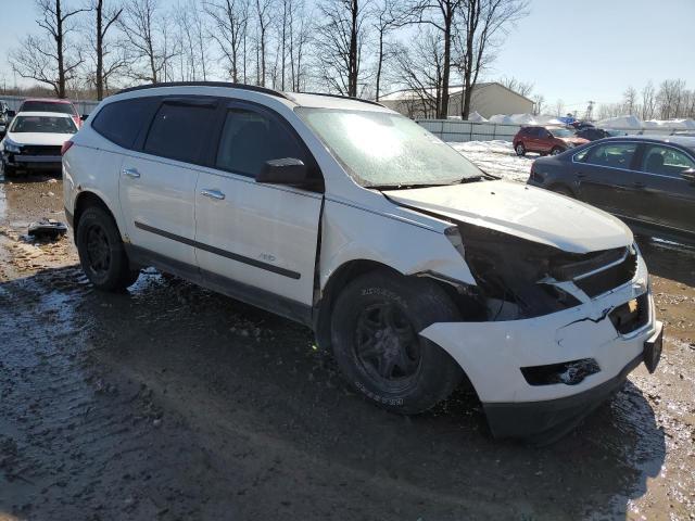 1GNKVEED6BJ405920 - 2011 CHEVROLET TRAVERSE LS WHITE photo 4