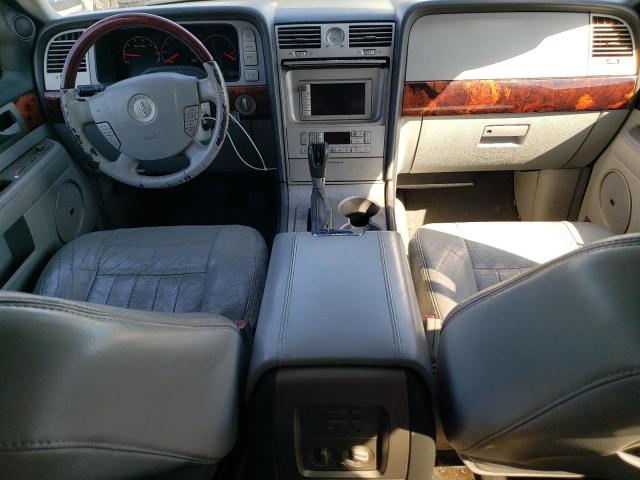 5LMFU28R34LJ23110 - 2004 LINCOLN NAVIGATOR შავი ფოტო 8