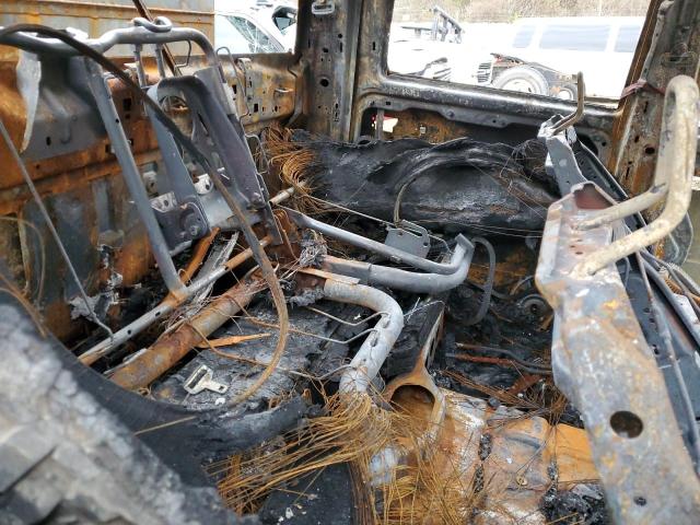 3C6UR5DL3JG365799 - 2018 RAM 2500 SLT ნაცრისფერი ფოტო 10