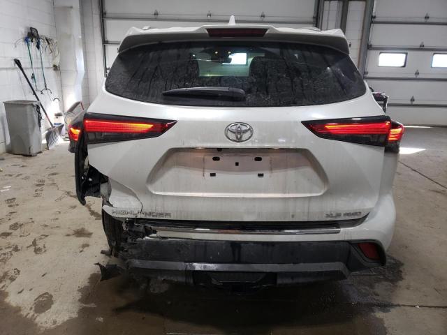 5TDGZRBHXNS242651 - 2022 TOYOTA HIGHLANDER XLE WHITE photo 6