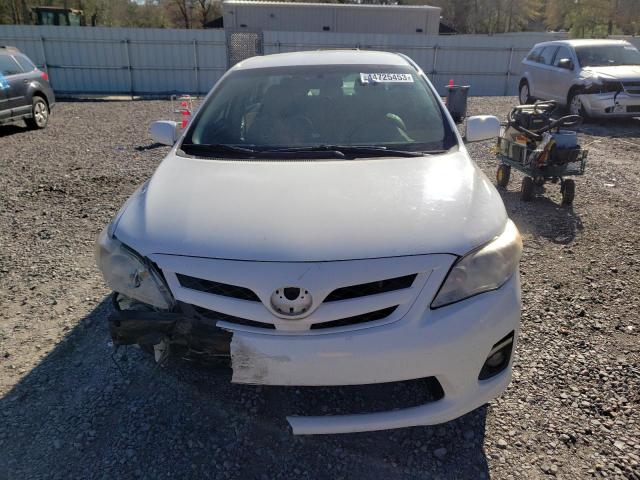 5YFBU4EE3DP194754 - 2013 TOYOTA COROLLA BASE WHITE photo 5