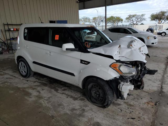 KNDJT2A52D7548984 - 2013 KIA SOUL WHITE photo 4