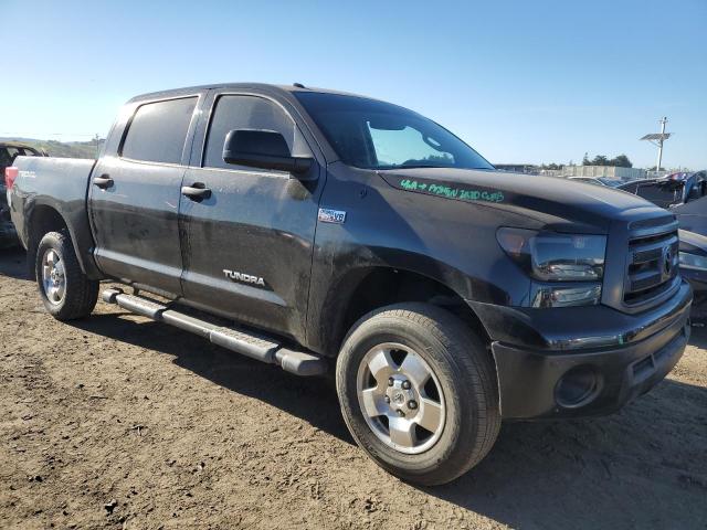 5TFEY5F1XCX132433 - 2012 TOYOTA TUNDRA CREWMAX SR5 BLACK photo 4