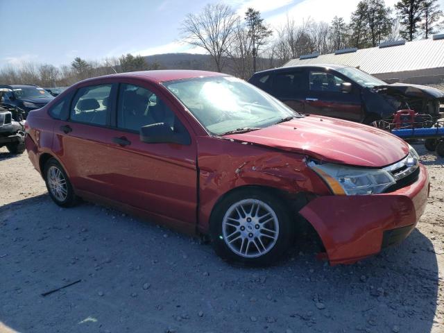 1FAHP3FN2AW145886 - 2010 FORD FOCUS SE RED photo 4