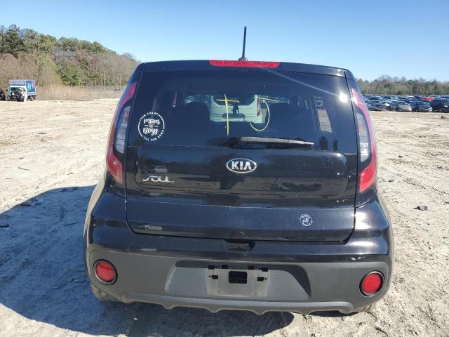 KNDJN2A21H7464371 - 2017 KIA SOUL BLACK photo 6