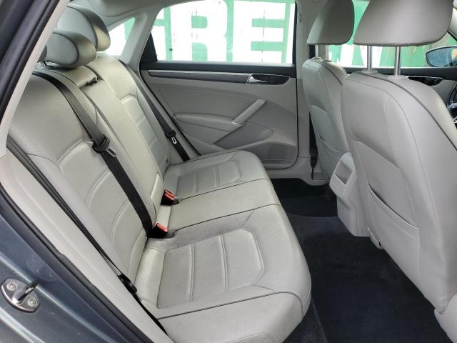 1VWDT7A36HC054954 - 2017 VOLKSWAGEN PASSAT R-LINE ნაცრისფერი ფოტო 10