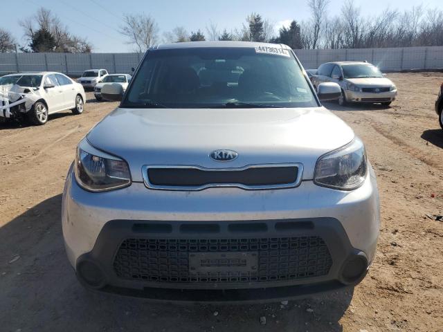 KNDJN2A27G7851988 - 2016 KIA SOUL SILVER photo 5